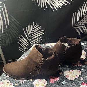 London Fog Brown Suede Ankle Booties – Women’s Size 8M